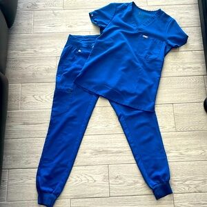 XXS figs set. XXS scrub top and XXS joggers.